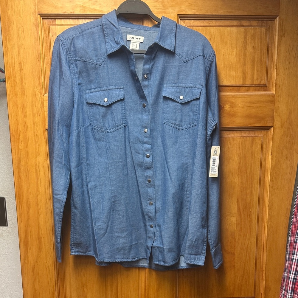 Ariat NWT Woman’s Button Down Shirt